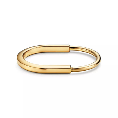 L'amour Lock Bracelet Bangle in Yellow Gold