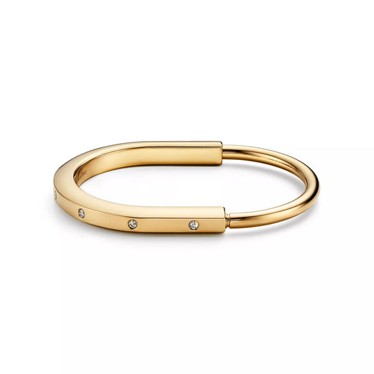 L'amour Lock bracelet Bangle in Yellow Gold with Diamond Accents