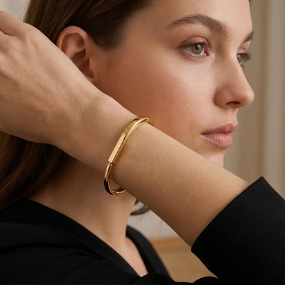 L'amour Lock Bracelet Bangle in Yellow Gold