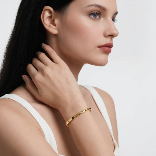 L'amour Lock bracelet Bangle in Yellow Gold with Diamond Accents