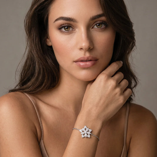 L'amour Lotus bloom bracelet mini model white gold